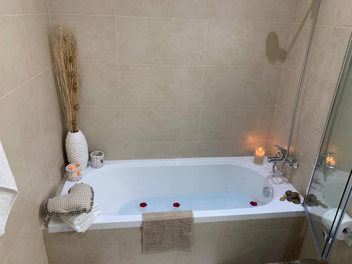 Fl 1 Ta'Lonza Luxury With Hot Tub By Homely Mellieħa Εξωτερικό φωτογραφία