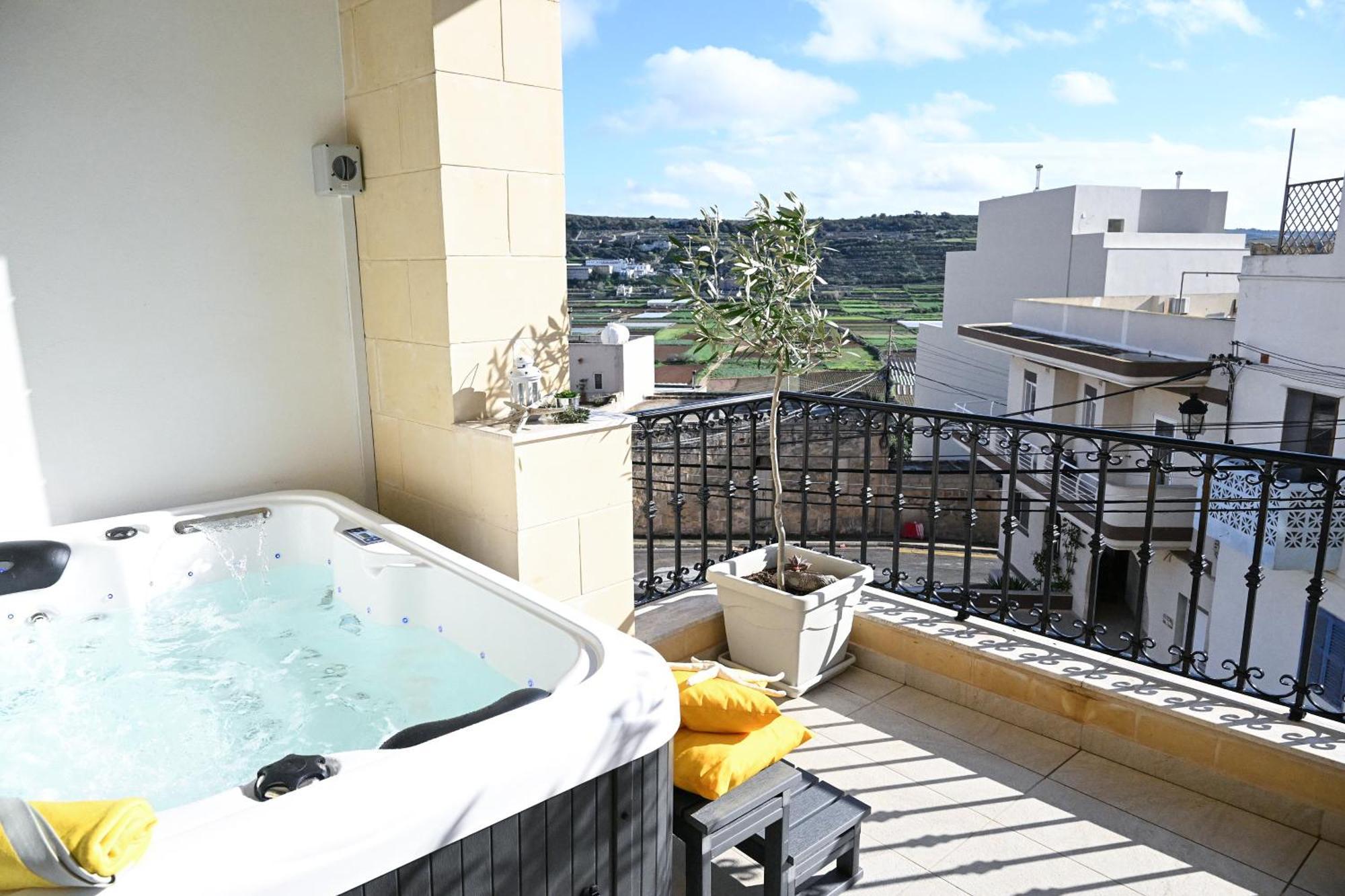 Fl 1 Ta'Lonza Luxury With Hot Tub By Homely Mellieħa Εξωτερικό φωτογραφία