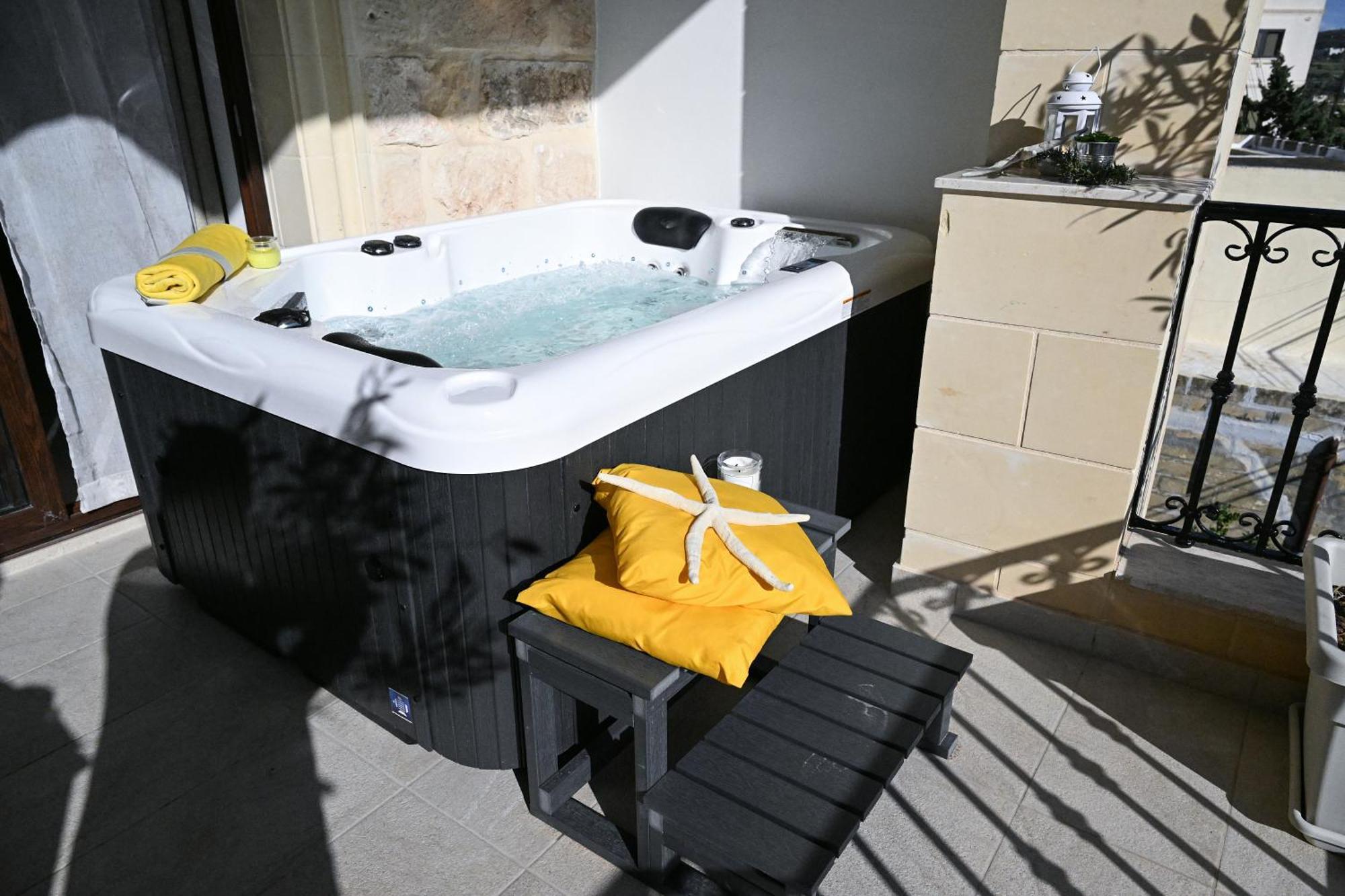 Fl 1 Ta'Lonza Luxury With Hot Tub By Homely Mellieħa Εξωτερικό φωτογραφία