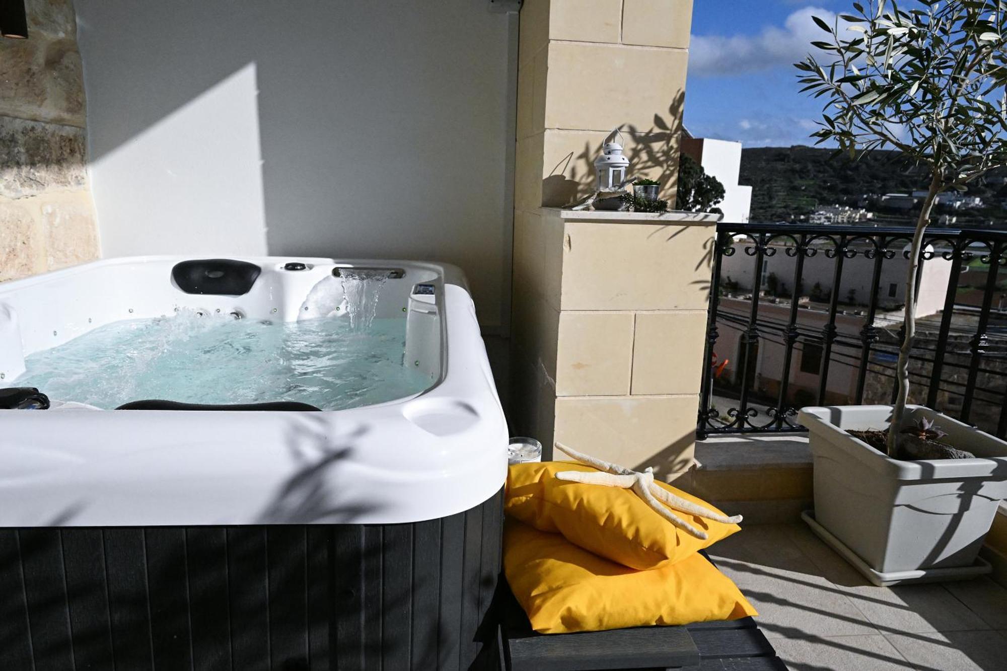 Fl 1 Ta'Lonza Luxury With Hot Tub By Homely Mellieħa Εξωτερικό φωτογραφία