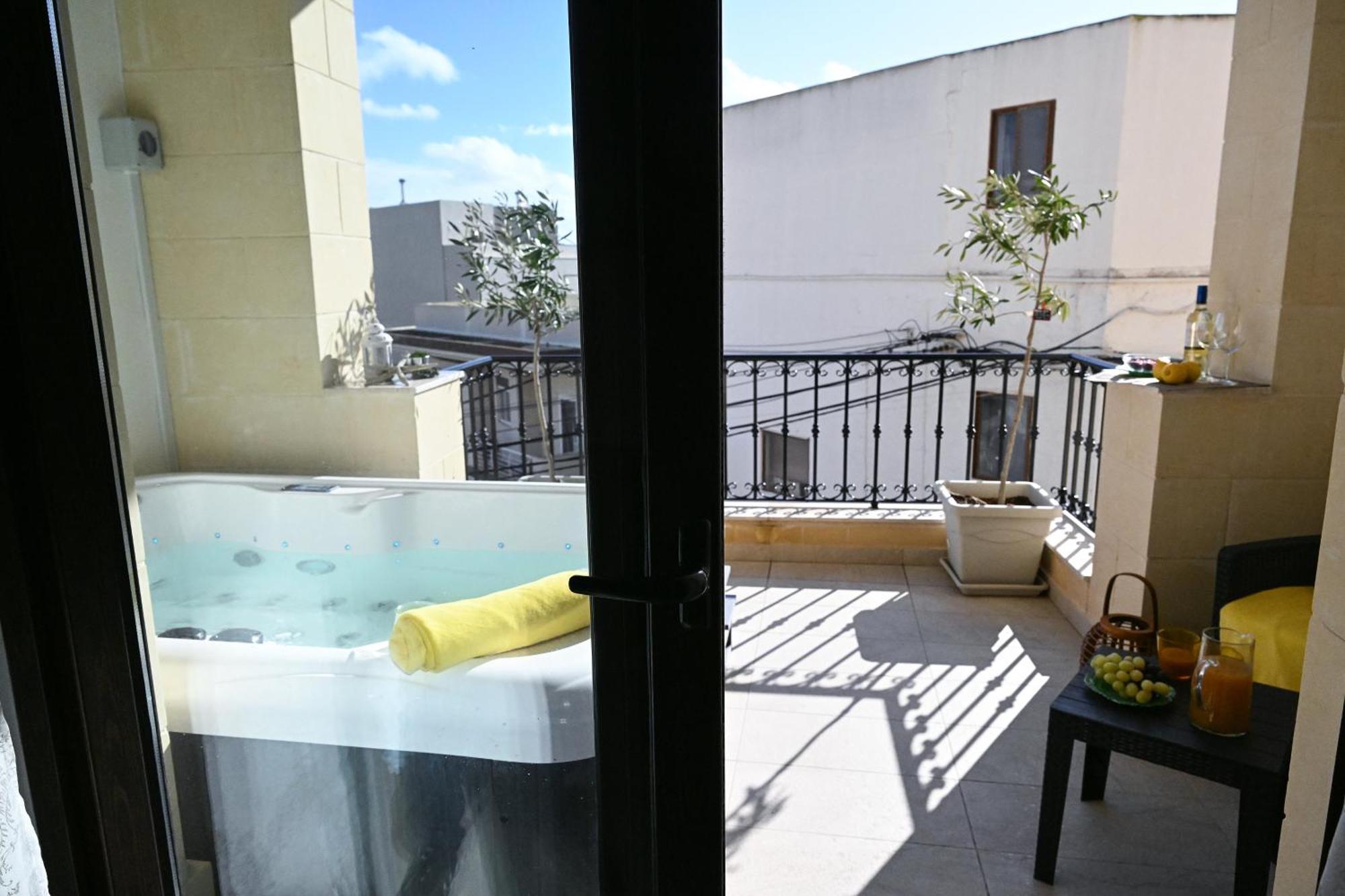 Fl 1 Ta'Lonza Luxury With Hot Tub By Homely Mellieħa Εξωτερικό φωτογραφία